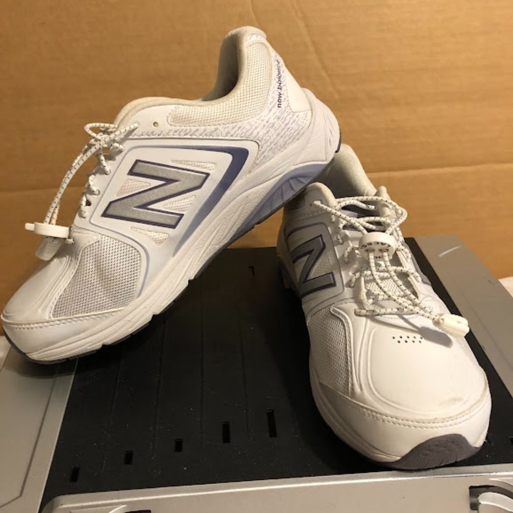 Brand New - Never Worn  NEW BALANCE WOMEN'S 847 V3  7.5 W with Lace Toggle lock
